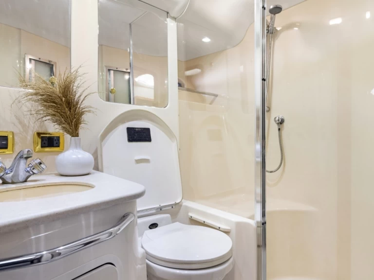 Yacht charter Miami cheap Sea Ray 550 Sedan Bridge