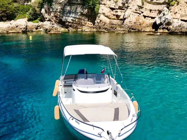 Yacht charter Antibes cheap Cap Camarat 6.5 CC Style