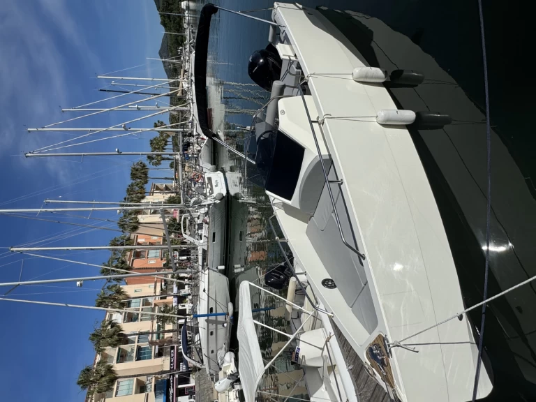 Bareboat Rental Motorboat Nuva with a boat licence