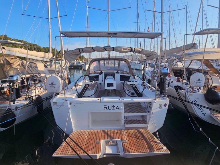 Dufour Dufour 390 Grand Large in Rogoznica on SamBoat