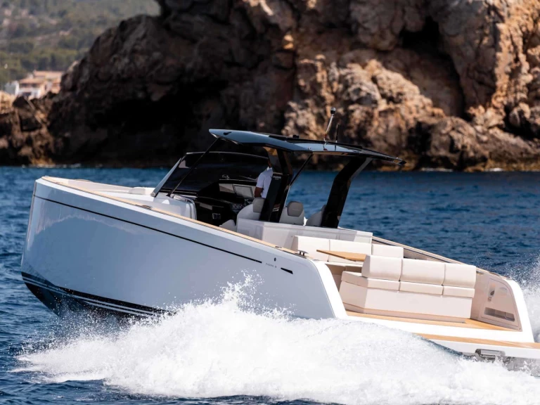 Pardo Yachts Queen Lia II charter bareboat or captained in  Benitses