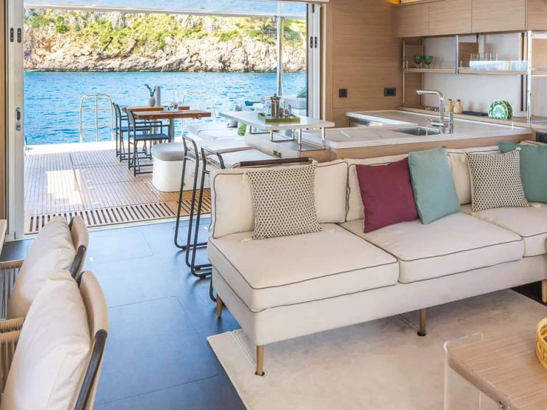 Bareboat Rental Luxury Yacht Lagoon with a boat licence