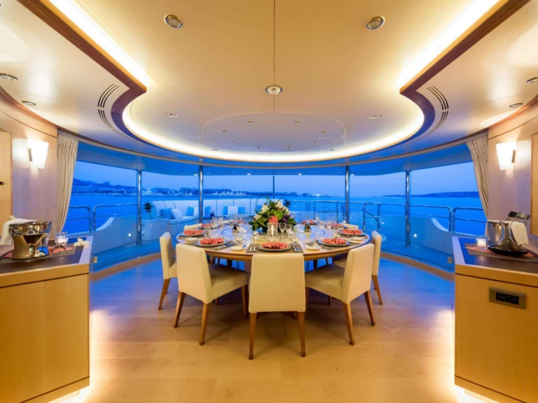 Luxury Yacht rental in Nassau - Benetti ARTHUR'S WAY 