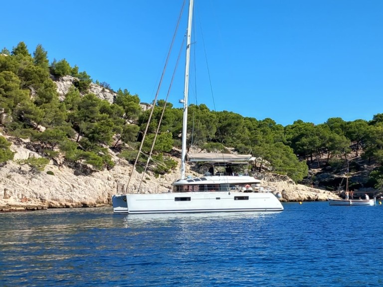 Yacht charter Olbia cheap Lagoon 560