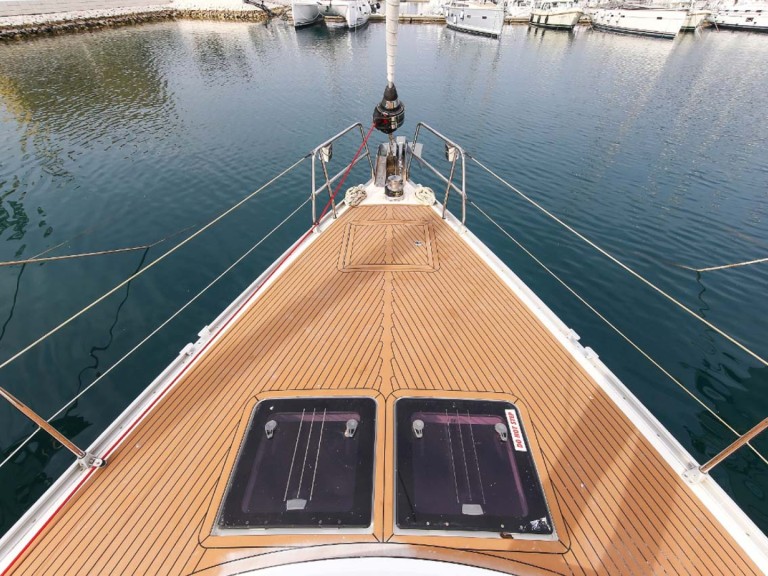 Sailboat for rent Jezera at the best price