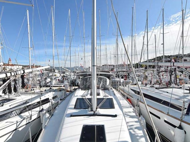 Yacht charter Pula cheap Dufour 382 Grand Large