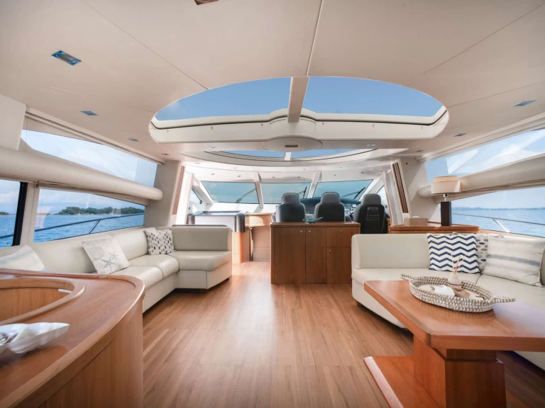 Rent a Sunseeker PHOENIX Gouvia