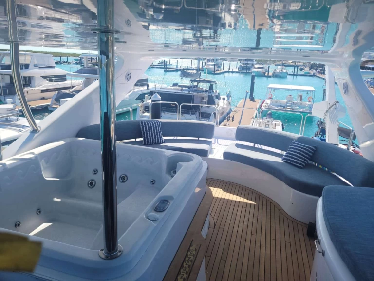 Yacht charter Turks and Caicos Islands cheap Saphire Blue