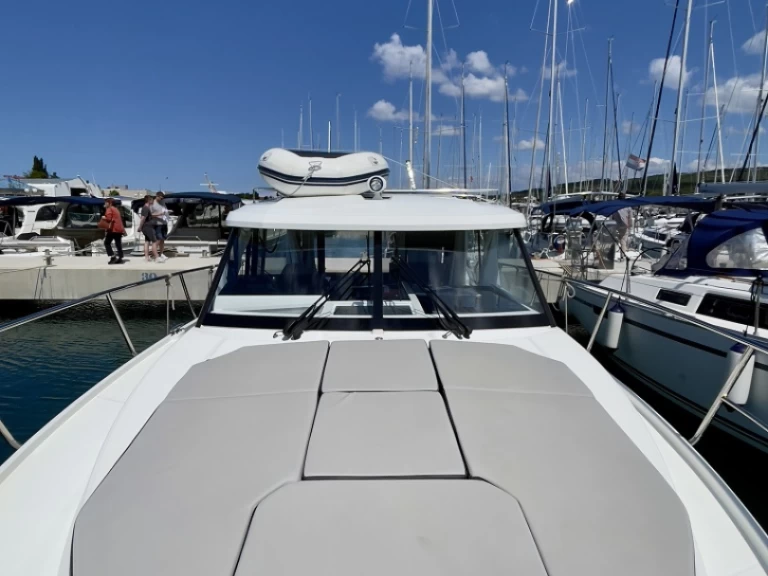Boat rental Jeanneau Merry Fisher 1095 in Sukošan on Samboat