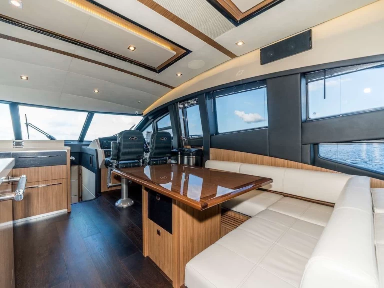 Bareboat Rental Luxury Yacht Sea Ray with a boat licence