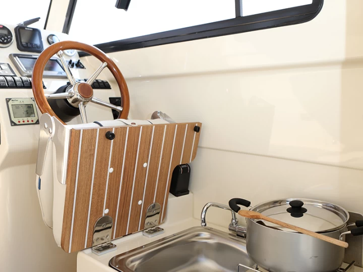 Bareboat Rental Motorboat Leidi with a boat licence