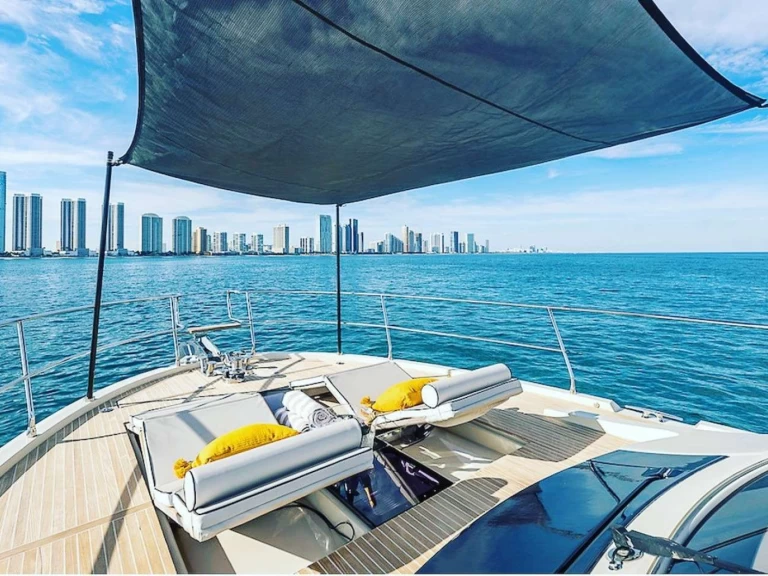 Luxury Yacht for rent Miami at the best price