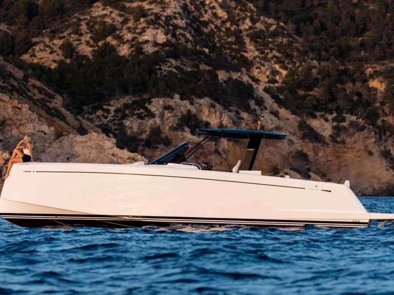 Boat rental Pardo Yachts Queen Lia II in Benitses on Samboat