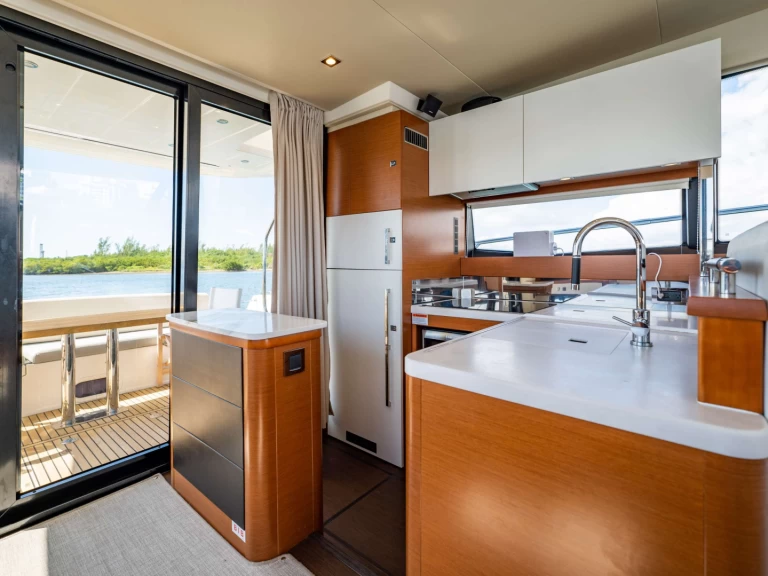 Rent a Prestige Yachts Whisky and Waves Miami