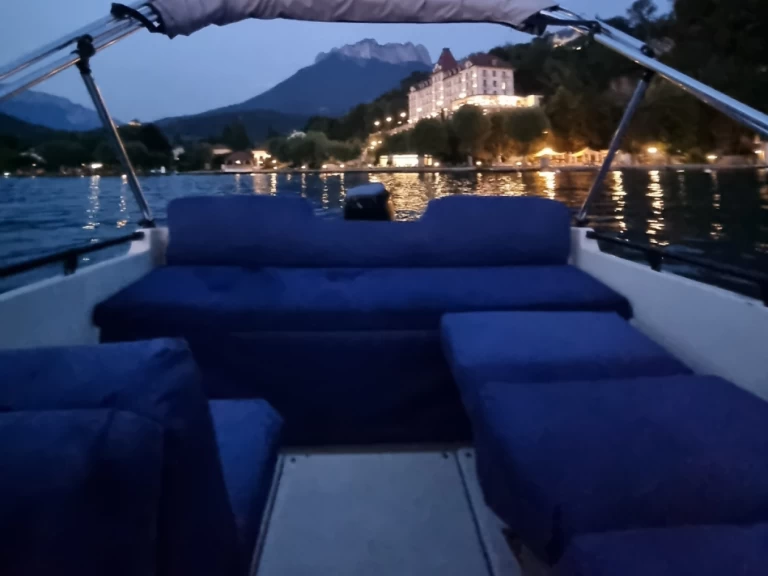 Motorboat for rent Annecy at the best price