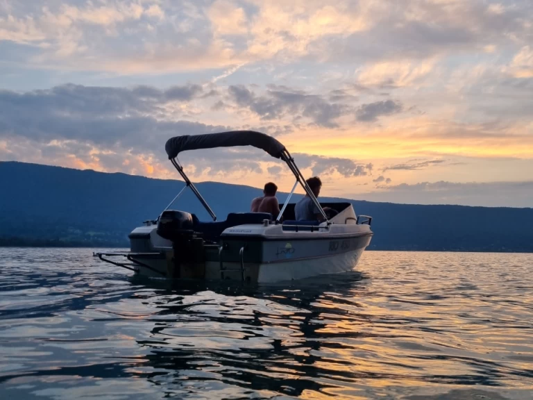 Rio Rio 450 Top charter bareboat or captained in  Annecy