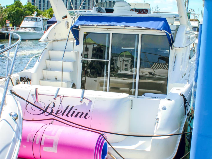 Sea Ray 450 fly bridge  in Miami on SamBoat