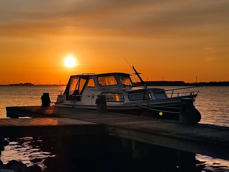Bareboat Rental Motorboat Curtevenne with a boat licence