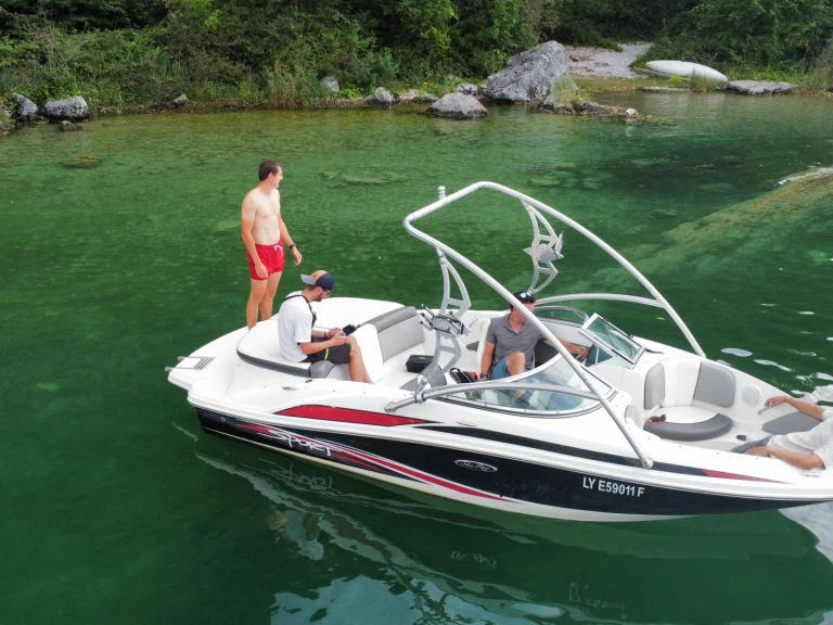 Motorboat for rent Aix-les-Bains at the best price