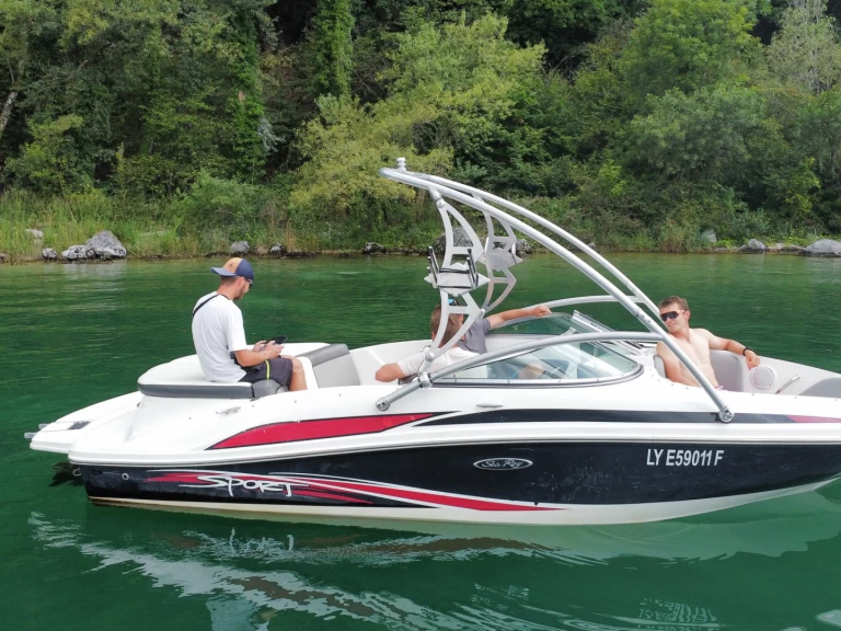 Sea Ray Sea Ray 185 Sport charter bareboat or captained in  Aix-les-Bains