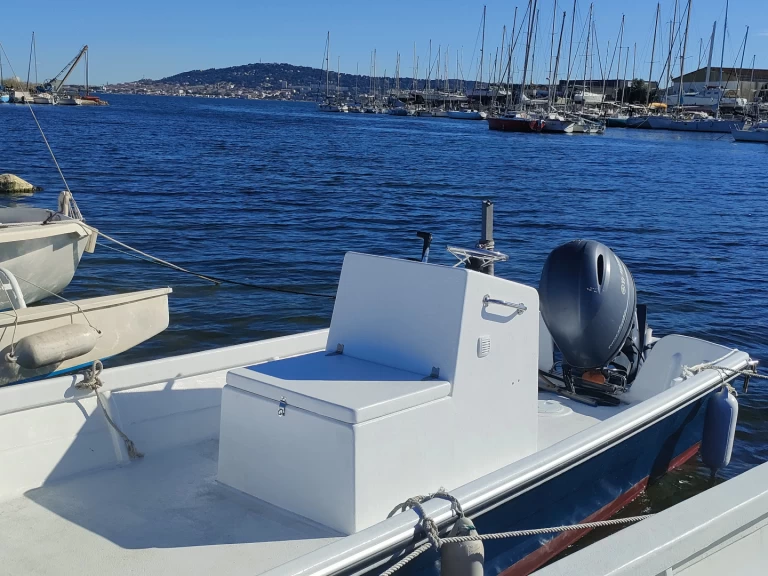 Motorboat for rent Balaruc-les-Bains at the best price