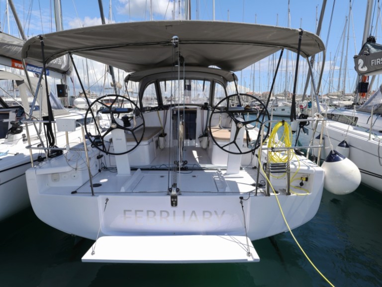 Bareboat Rental Sailboat Bénéteau with a boat licence