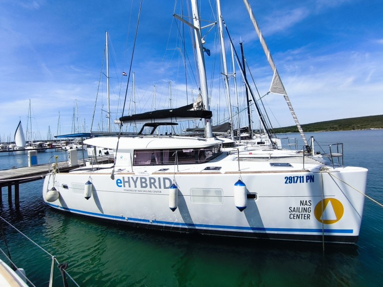 Yacht charter Punat cheap Lagoon 400 S2