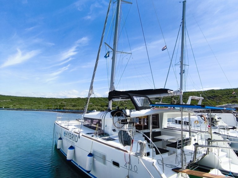 Catamaran rental in Punat - Lagoon Lagoon 400 S2