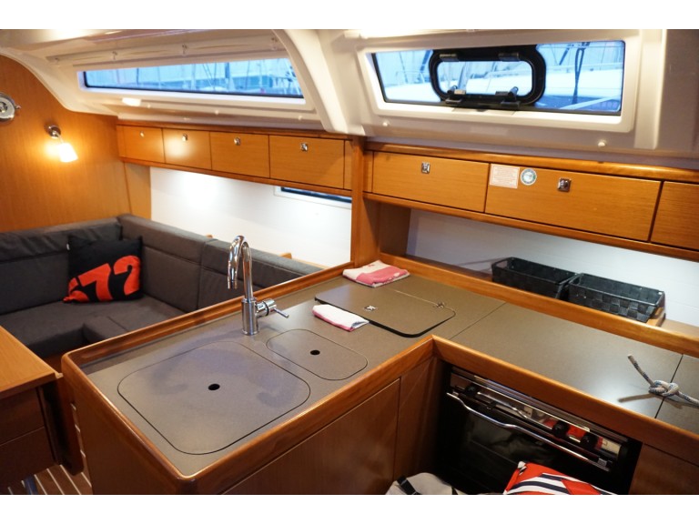 Rent a Bavaria Cruiser 37 Lemmer