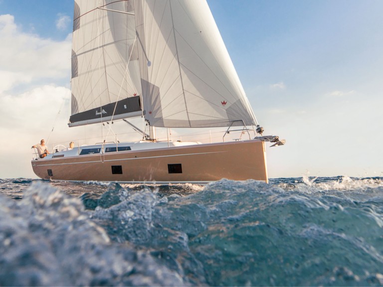 Yacht charter Lávrio cheap Hanse 418