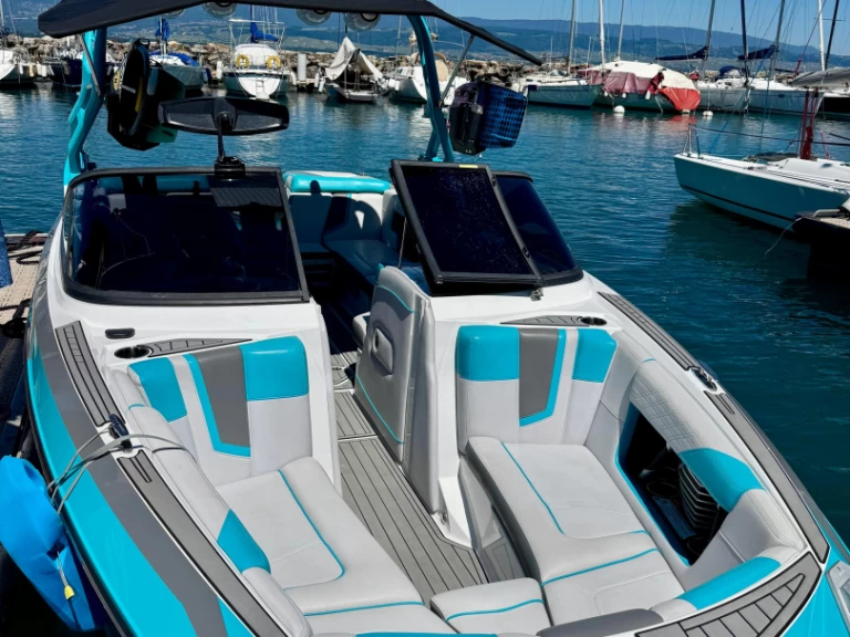 Motorboat rental with or without captain NAUTIQUE BOAT COMPANY Yvoire