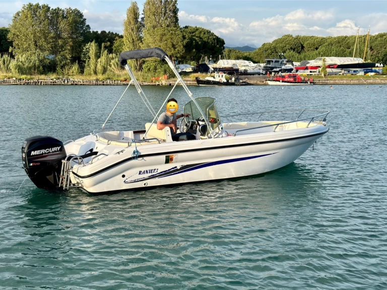 Motorboat for rent Bocca di Magra at the best price
