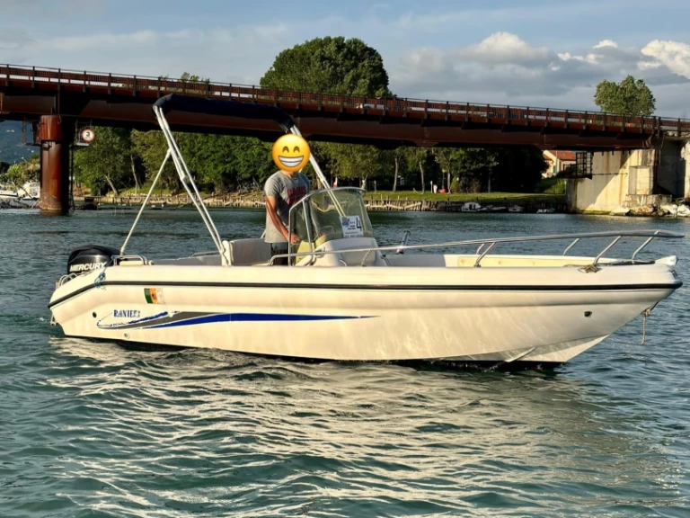 Boat rental Ranieri Soverato 565 in Bocca di Magra on Samboat