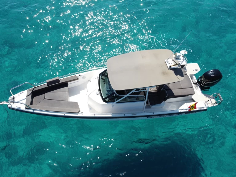 Motorboat for rent Club Nàutic Santa Ponsa at the best price