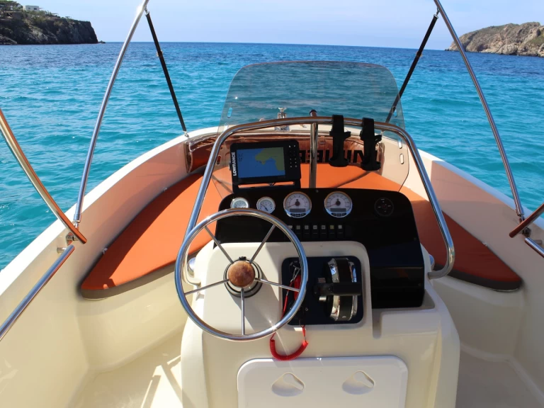 Yacht charter Club Nàutic Santa Ponsa cheap Invictus 190 FX