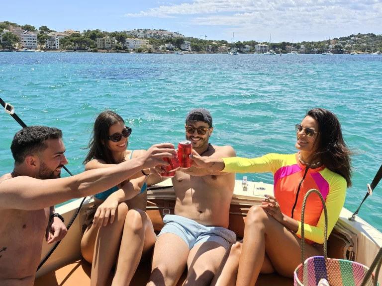 Motorboat for rent Club Nàutic Santa Ponsa at the best price