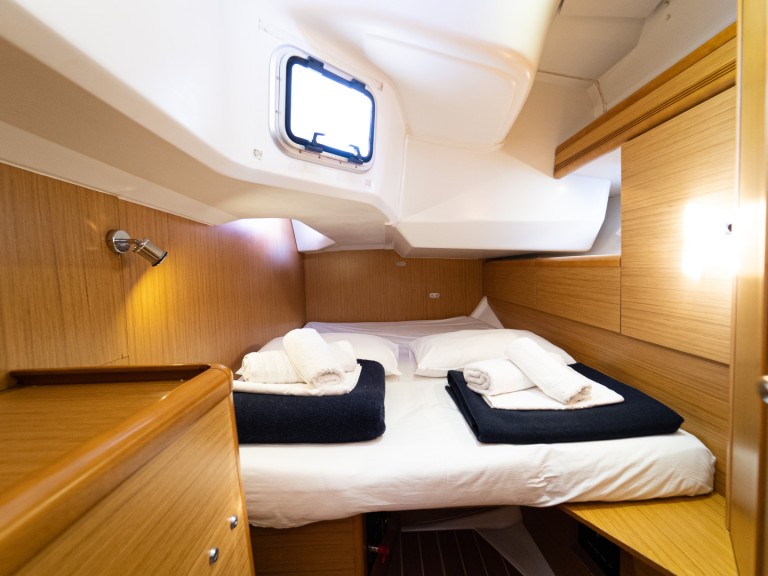 Sailboat for rent Kavála at the best price