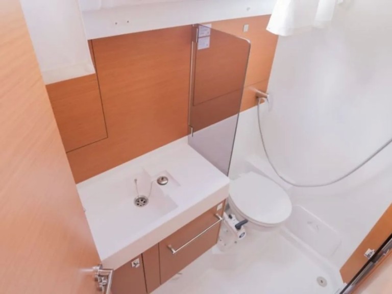 Sailboat rental with or without captain Jeanneau Punat