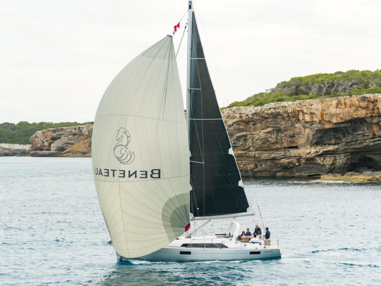 Sailboat rental with or without captain Bénéteau Port Grimaud