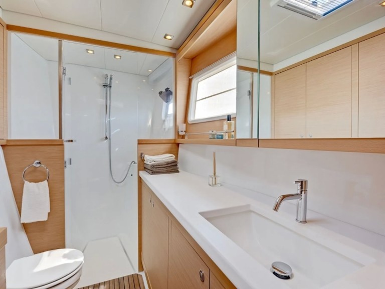 Lagoon Lagoon 450 F in Port Grimaud on SamBoat