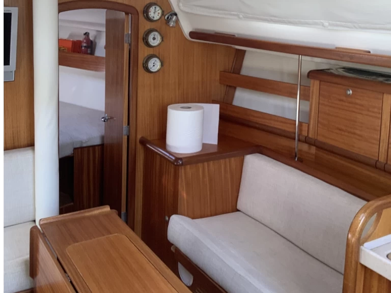 Rent a Delphia Delphia 33 Piso Livadi