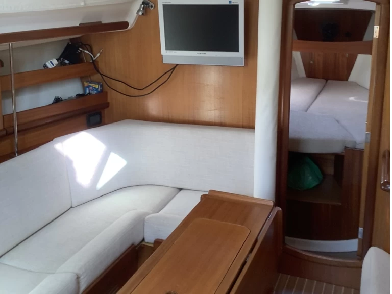 Yacht charter Piso Livadi cheap Delphia 33