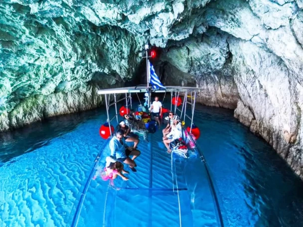 Custom Made Clear boat in Keri on SamBoat