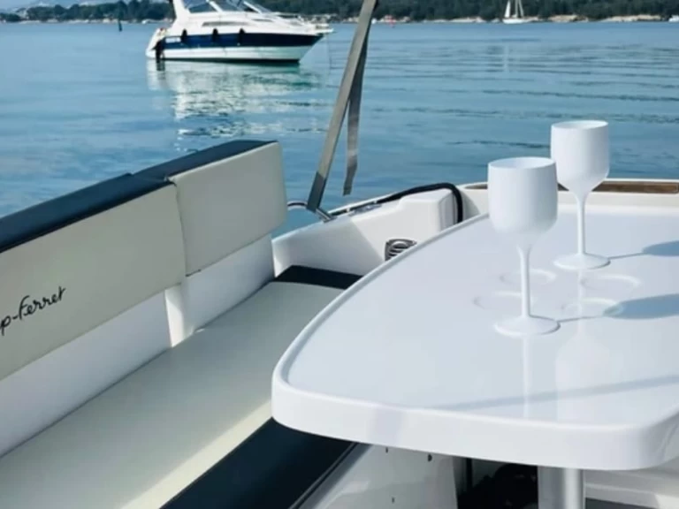 Motorboat for rent Vieux Port Golfe-Juan at the best price
