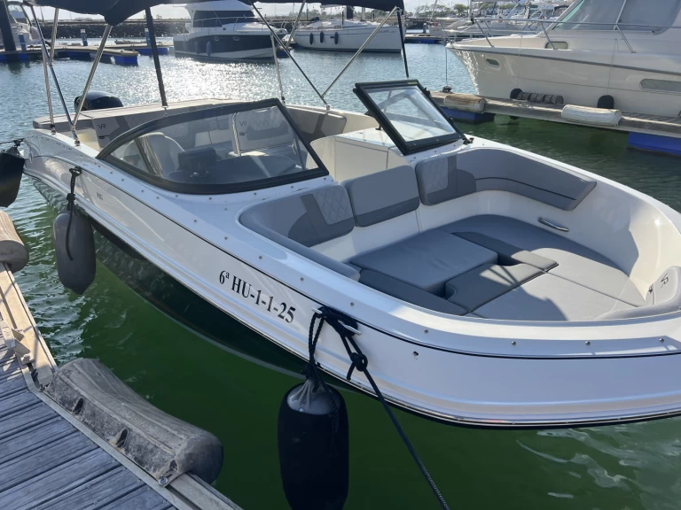 Boat rental Bayliner VR6 OB in Ayamonte on Samboat