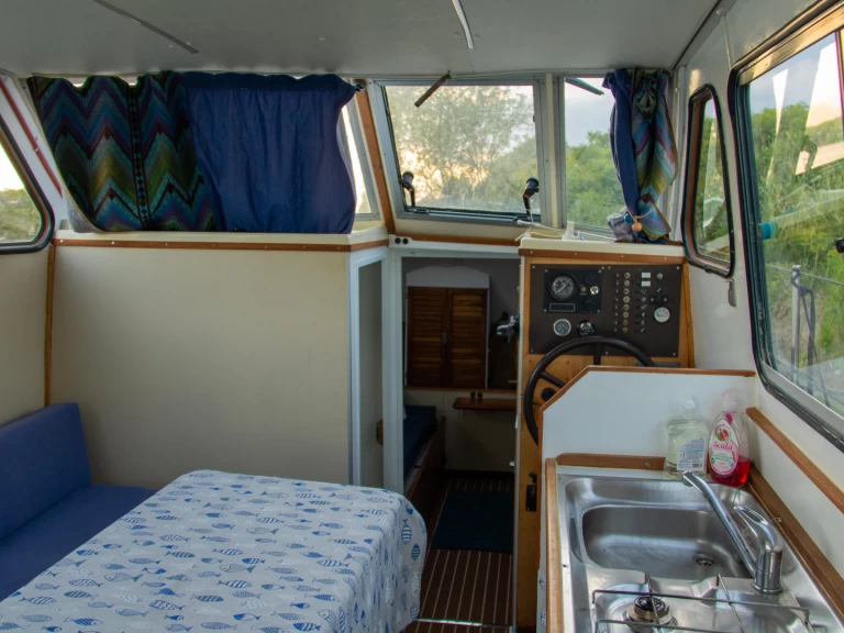Bareboat Rental Houseboat Chantier CPC with a boat licence