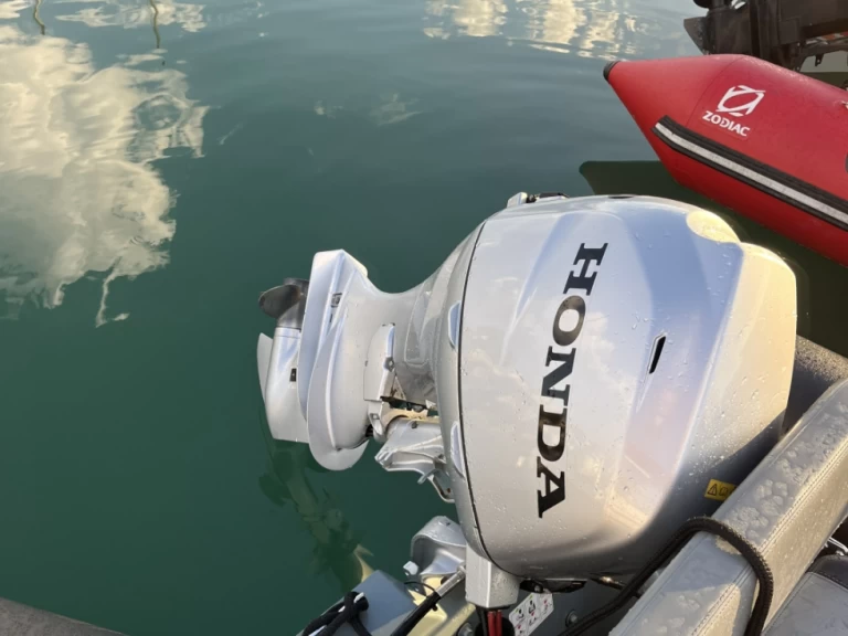 Yacht charter L'Herbaudière cheap Explorer 500