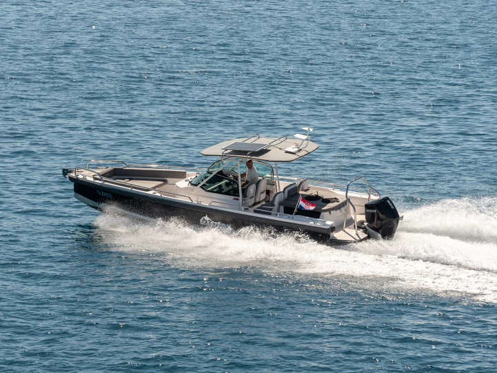 Bareboat Rental Motorboat Axopar with a boat licence