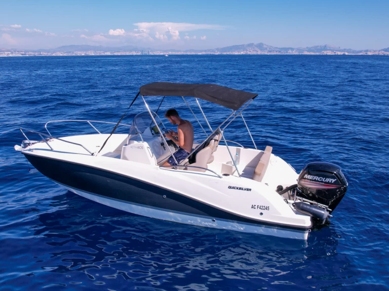 Bareboat Rental Motorboat Quicksilver with a boat licence