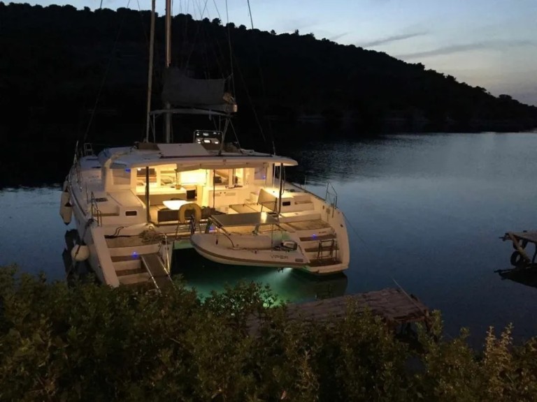 Catamaran for rent Lefkáda at the best price